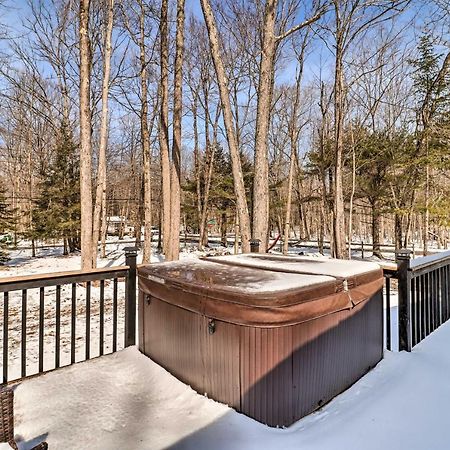 Modern Pocono Mountain Home With Hot Tub And Fireplace Pocono Lake Exterior photo