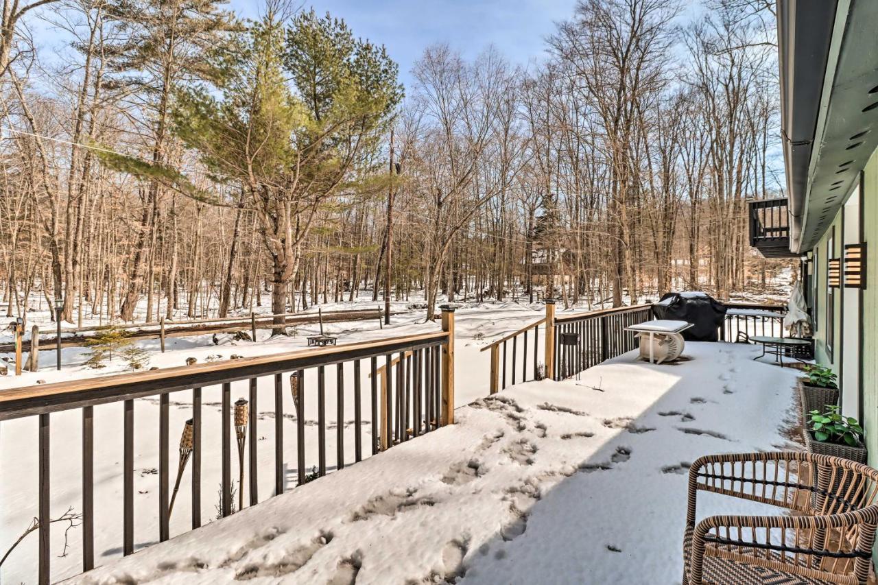 Modern Pocono Mountain Home With Hot Tub And Fireplace Pocono Lake Exterior photo